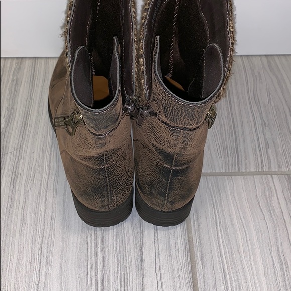 Boots - Picture 4 of 5